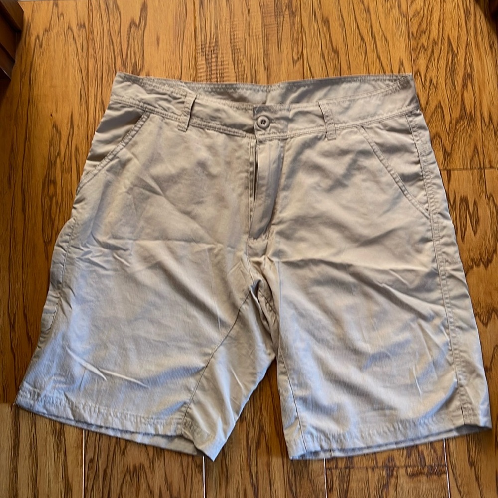 Stillwater Suppy Co khaki shorts